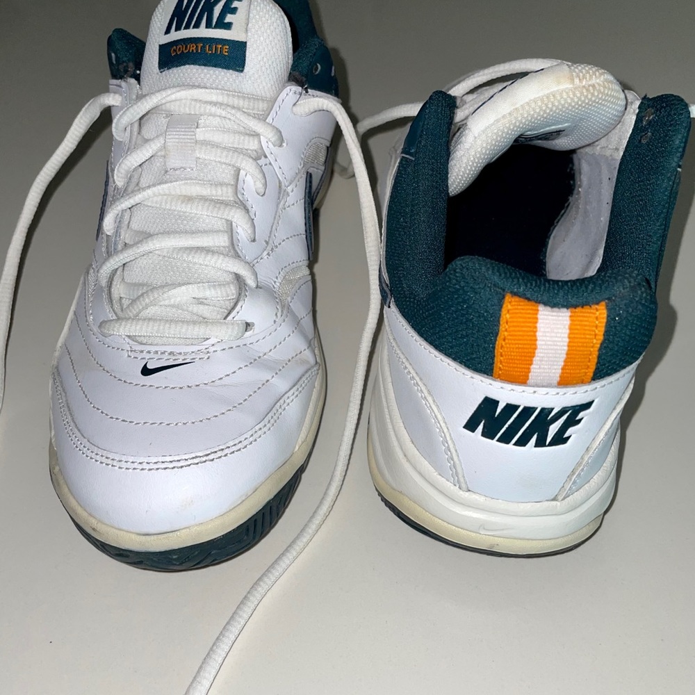 Nike women court lite tennis shoes